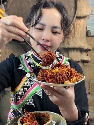 你在外面山珍海味,我在家里豆腐乳拌饭,依旧开胃下饭,比山珍海味都好吃,还有小时候的味道,一点都不羡慕你#农村生活 #豆腐乳 #美食 #下饭菜 #无辣不欢