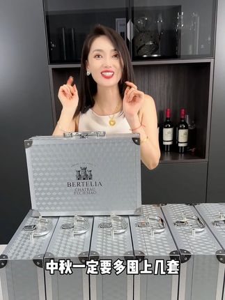 中秋送礼可是个技术活,既要有面子,有档次,钱也不能超预算,想送的高档就带我们这款进口红酒礼盒,谁收谁高兴#送礼的学问 #送领导 #好喝不贵 #性价比超高 #红酒礼盒