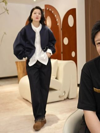 秋冬百搭时尚棒球服 #棒球服 #尤加莉 #流光机能风穿搭太有生命力了 #琥珀流光风外套太适合秋天了 #ootd穿搭