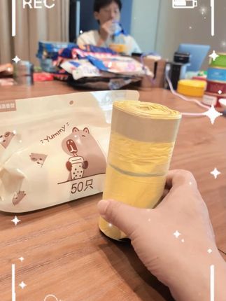 啊!快看!我的垃圾袋上长了一只卡皮巴拉诶!真的好可爱!还是免撕的很方便!垃圾袋质量超级好还很划算~姐妹们赶紧冲!#超便宜超划算 #厨房必备神器 #超值好物省心选 #家居好物