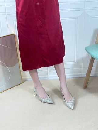 姐妹们~发现一双巨美巨百搭的高跟鞋!太适合旗袍礼服了! #高跟鞋#婚鞋#喜婆婆喜妈妈#美鞋分享#好鞋推荐