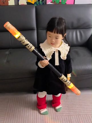 谁懂啊!娃玩金箍棒玩到不抢我手机了!一按就伸缩,举着喊 “俺老孙来也”#玩个很新的东西 #让孩子远离手机 #专注力培养 #儿童玩具 #送礼物