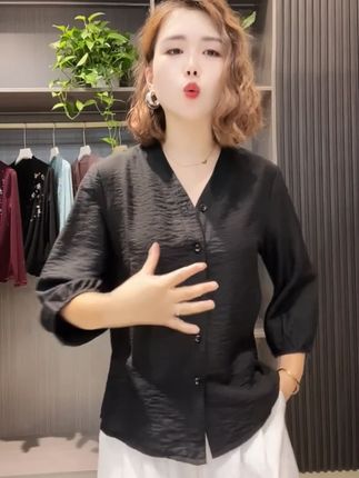 2025秋季气质时尚显瘦遮肉亲肤透气女士V领7分袖上衣 #显瘦穿搭 #品质女装 #显瘦遮肉 #洋气小衫 #宽松有范