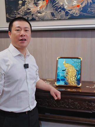 雕出来金灿灿的铜雕《金丝孔雀》摆台#摆台 #装饰画 #铜雕画 #家居软装 #全屋配画