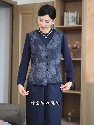 到了妈妈这个年纪,当然是穿新衣服才开心#送妈妈 #妈妈装 #早秋穿搭 #时尚妈妈装 #妈妈套装