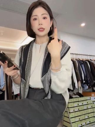 法式高级感V领不规则开叉长袖衬衫慵懒风宽松上衣 【法式高级感V领不规则开叉长袖衬衫慵懒风宽松上衣】#法式高级感 #V领不规则开叉长袖衬衫 #慵懒风宽松上衣