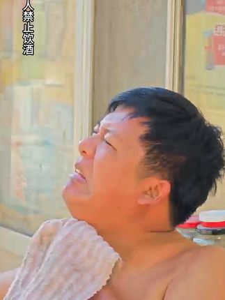 正宗特产桑葚酒男生女生老人都喜欢喝,你也赶快来我直播间看看吧#好喝不贵 #桑葚原浆酒
