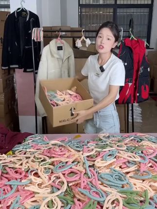 又到给孩子准备寝室生活用品了,这款折叠衣架值得入手,小巧精致、方便携带,适合学生寝室使用!#衣架