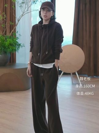 W.Diva【闲适行者】懒人穿搭连帽运动休闲套装 W.Diva「闲适行者」cleanfit懒人套装,一披即型。柔软廓形藏肉显瘦,连帽抽绳秒变小脸,出街通勤零思考,慵懒也精致。#穿出高级感 #小众设计感 #轻奢女装 #Diva女孩