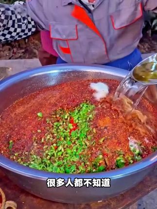 湖南青椒豆豉,下饭神器来袭!湖南传统手工青椒豆豉制作,香辣下饭,爱吃辣的别错过#豆豉 #青椒豆豉 #彩椒豆豉 #下饭菜