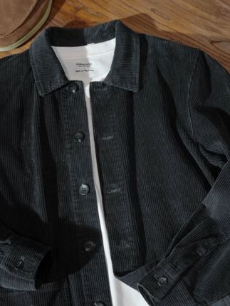 山河秋深,岁月向晚;半是斑斓,半是清欢。#品质男装 #灯芯绒 #秋季外套 #爆款热卖中