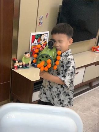 小男孩做梦都会笑醒的八连发,玩起来体验感拉满!太酷炫了!#儿童玩具 #新奇特玩具#男孩玩具 #男孩子的快乐