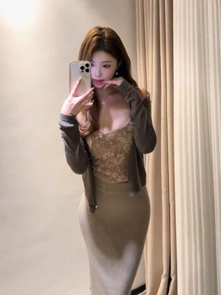 早秋慵懒风蕾丝绣花休闲套装女装轻熟三件套吊带开衫半身裙000 早秋慵懒风蕾丝绣花休闲套装女装轻熟三件套#早秋慵懒风蕾 #显瘦穿搭 #穿出高级感 #今天穿什么 #轻奢女装