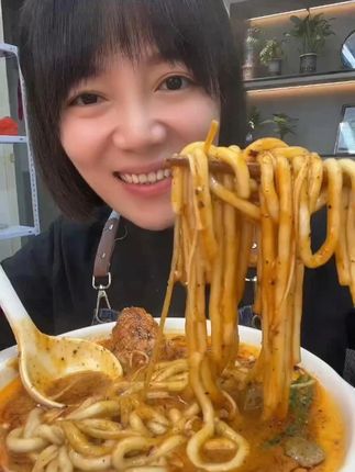 麻酱土豆粉 黏黏糊糊的麻酱土豆粉,配菜随意加,喜欢吃什么加什么#这一碗好过瘾 #妈呀太香了 #今天吃什么