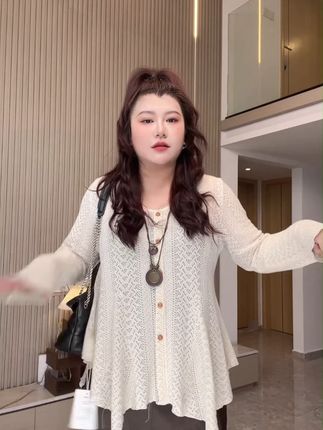 2025秋季大码女装喇叭袖不规则下摆收腰修身针织衫 #2025秋季穿搭 #大码女装 #喇叭袖不规则下摆 #收腰修身针织衫 #洋气小衫