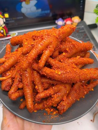 大半夜嘴馋又不知道吃啥,开上一罐佤味鸡爪子,老解馋了 #零食推荐 #追剧小零食 #无辣不欢 #佤味鸡爪