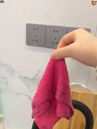 厨房救星!忍不住不夸一下我家不沾油抹布,去污超轻松 这个好物真的太实用了!家里各种脏东西都能擦干净,而且还是包邮到家哦~#我的换季养生好物#抽纸转场#当代年轻人的厨房现状#盘点那些脑洞大开的收纳神器