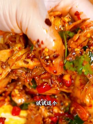 这款坚果油辣子,口感香辣酥脆,拌面做蘸料超好吃#下饭神器 #吃货必备 #饭扫光坚果油辣子