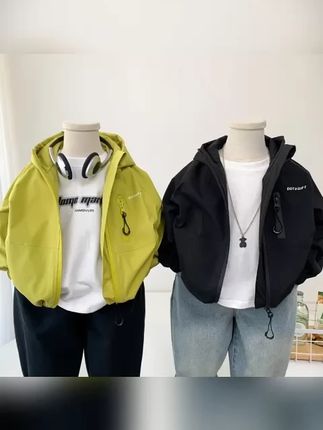 男童春秋款潮酷冲锋衣外套,款式时尚洋气百搭!面料柔软舒适,品质完全不输商场!趁活动价还有码,妈妈们快安排 #高品质童装 #儿童外套 #冲锋衣外套 #秋季穿搭 #超便宜超划算