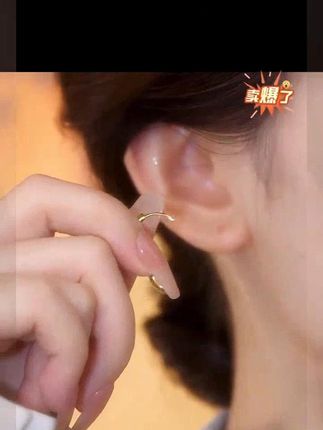 韩芸汐 A-174 金属风金色小香风耳扣小耳圈小众设计 #耳环# 精致女人必备 #时尚饰品# 美出新高度