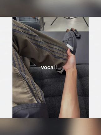 军绿色三条杠裤子夏季薄款冰丝休闲裤直筒宽松潮牌休闲百搭运动裤#夏季运动裤 #军绿色裤子 #冰丝休闲裤 #直筒宽松裤 #百搭裤子