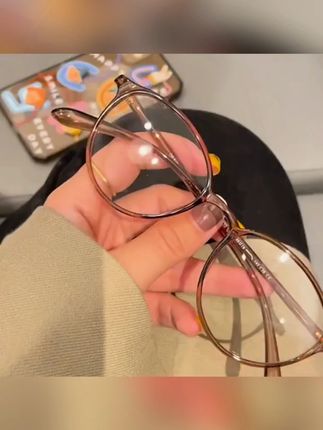 女士TR90超轻复古老花镜,防蓝光护目显年轻! #TR90眼镜框 #防蓝光护目 #复古小框眼镜 #女士老花镜 #显年轻老花镜