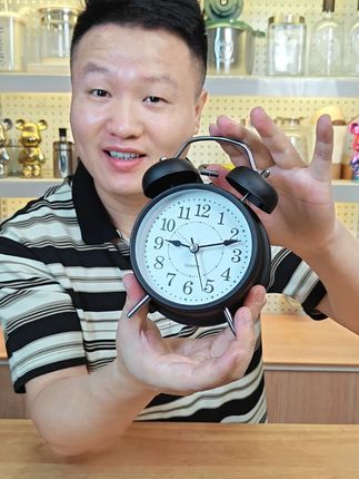 可充电的双耳闹钟,还带夜光,铃声很清脆,价格很划算#闹钟 #闹铃 #学生闹钟推荐 #床头闹钟 #时钟摆件