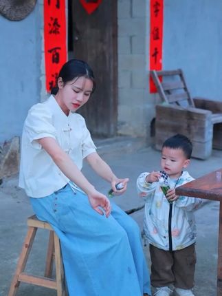 跟着嬢嬢的乐趣生活,这下不怕蚊子咬了 #美食 #情感 #记录我的乡村生活 #新农人计划2025 #在拍一种很新的vlog