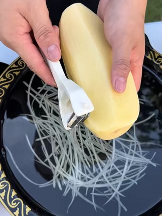 削皮刀不是宝家家户户不能少,一面削皮另一面可以刨丝#削皮神器#刨丝刀刮皮器多功能家用#厨房好物