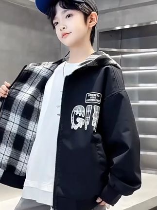 现在流行男童外套,时尚又保暖,让孩子穿出自信!#每日童装穿搭分享 #潮童必备 #高品质童装 #谁穿谁好看系列 #穿出自己的风格