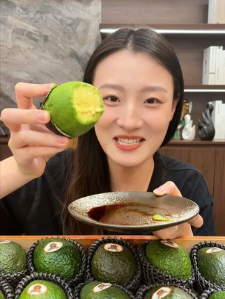 哇塞,这果肉太诱人了吧! #哈斯牛油果 #牛油果 #水果 #新鲜应季水果 #新鲜