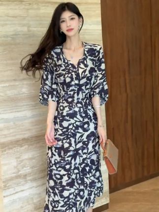 与独处相安,滋养有棱角的灵魂#高级感穿搭 #夏季新款 #连衣裙