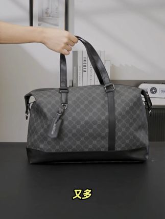 谁说男生旅行只能背黑布袋?实用和格调直接的老花旅行包! #高尔夫旅行包 #golf手提包 #夏季穿搭#鱼龙混杂的度假好物分享 #好物推荐🔥 @DOU+小助手 @抖音小助手