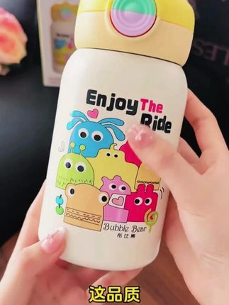 多层水温技术, 给孩子加点水, 泡个奶或者清洗都更加方便。 还是一杯双饮, 上面吸水, 搭配上大直通吸管, 宝宝用它大口咕咚喝水喝奶还不呛。#布比熊 #保温杯 #好物种草 #回购率超高 #好物推荐