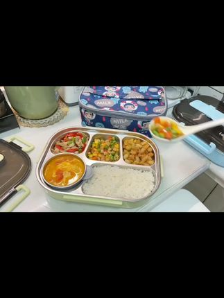 自带分隔的不锈钢饭盒,底部可以注水加热,上班上学送餐打饭都很实用#饭盒 #餐盒 #分隔饭盒 #带饭一族 #便当盒