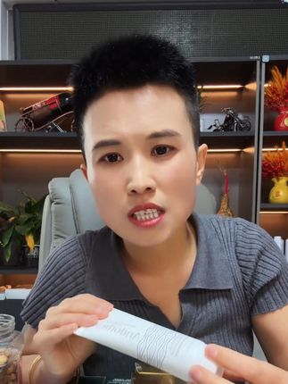 黄糖磨砂膏去角质不紧绷 温和清洁不伤肤试用可退 #黄糖去角质 #温和清洁 #护肤必备 #磨砂膏推荐 温和清洁不伤肤!Andorheal黄糖去角质磨砂膏,天然黄糖颗粒细腻按摩,有效去除老废角质,改善暗沉粗糙。使用后肌肤柔滑水润,不紧绷不刺激,适合各类肤质。试用装支持无理由退货,不满意随时退!轻松拥有透亮美肌~