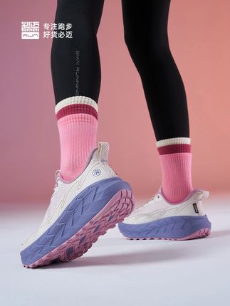专业户外缓震越野跑鞋就选陆巡全天候! 鞋子有运费险了!现在拍下就可以享受运费险啦~喜欢就赶紧冲吧!!#我的双11必买清单 #晒晒我最爱的秋日鞋 #来抖音商城双11领超级补贴 #早秋穿搭显贵法则