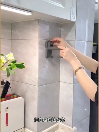 优勤厨房旋转吸盘挂钩太空铝免打孔壁挂式锅铲勺子收纳挂架置物架 优勤厨房旋转吸盘挂钩太空铝免打孔壁挂式锅铲勺子收纳挂架置物架#好物推荐🔥 #优勤厨房旋转置物架 #优勤厨房旋转 #生活好帮手 #厨房必备