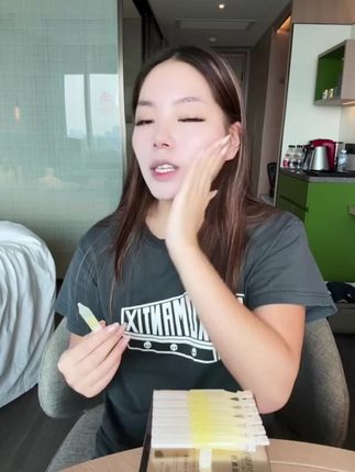 如果你抹什么皱纹很多,这支次抛吸收特别好,用后皮肤特别亮,让皮肤紧致更有光泽度。 #万般微颜
