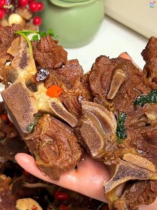 天海藏家的原切牛脊骨,个个都是原切牛脊骨,每一块都是很厚实的,有筋有肉的,老好吃了。#大口吃肉#牛脊骨#天海藏原切牛脊骨#牛蝎子