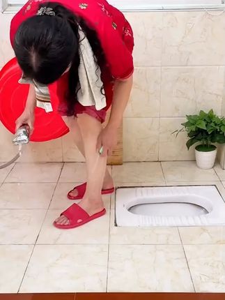 自从装上这个蹲便器盖板 ,再也不用担心物品掉进去了#PHITO