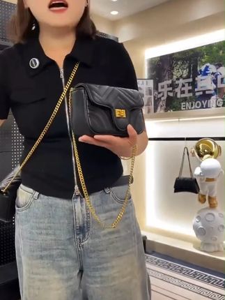 小包包女包2025新款潮时尚百搭单肩斜挎包纯色洋气小方包链条包 #单肩斜挎包 #小方包 #链条包 #百搭包 #手机包