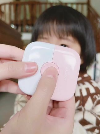 宝宝理发神器二合一剪刘海修剪器修发梳小巧直柄手动便携儿童梳子#宝宝理发神器 #二合一修剪器 #儿童梳子 #便携理发器 #宝宝理发