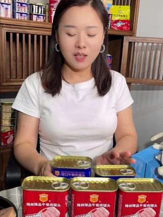 煎着吃涮火锅都好吃,直接吃也不咸,有时间的给它煎一下外脆里嫩的,小味翻倍。#梅林午餐肉 #罐头 #速食美食 #妈呀太香了 #好吃不贵