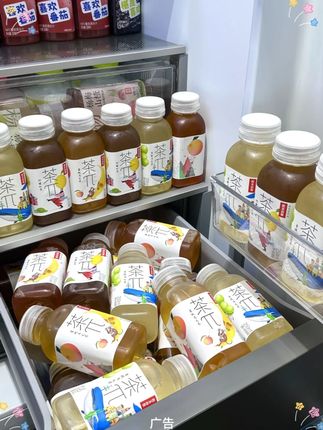 想尝美味果汁茶,选农夫山泉茶兀 ,250ml*9瓶迷你装还包邮。它把果汁和茶完美结合,有蜜桃乌龙、柚子绿等多种口味。口感清甜,茶香与果香交织。迷你瓶小巧便携,放包里出门、放桌上办公随时能喝。夏日来一口,清爽又解腻,别错过这美味!!#茶兀 #夏日特饮 #农夫山泉 #超便宜超划算 #快乐水