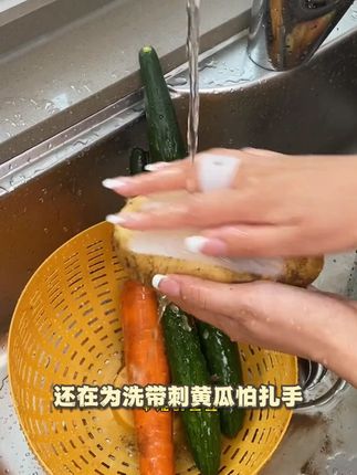 【生活好物】果蔬刷厨房清洁神器果蔬,去污无残留,多功能清洁刷 果蔬刷厨房清洁神器果蔬,去污无残留,多功能清洁刷#厨房好物 #好物推荐分享 #居家必备 #沥水篮 #超实用
