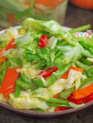 又到了家家户户做泡菜的时候,要想泡菜做的好,这个泡菜菌粉少不了。 #泡菜 #四川泡菜 #美食推荐