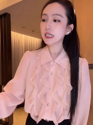 #气质穿搭#显瘦遮肉#穿搭#穿搭技巧#女装新品日DALI+PLUS_仙女粉衬衫_荷叶花边轻奢气质长袖衬衫