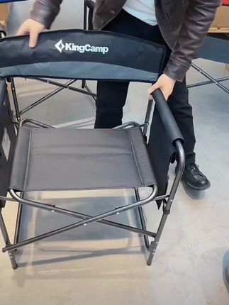这款#导演椅 采用坚固的金属框架,称重能力超强。可折叠设计,收纳方便,无论是户外还是家用都是非常适合的。#是时候安排一下了 #好货推荐 #椅子 #户外用品