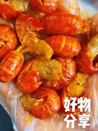 一嗦就脱壳的麻辣龙虾尾!#龙虾尾 #好吃到停不下来 #美味 #麻辣小龙虾